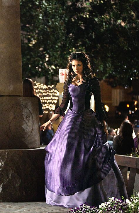 Katherine Pierce | Nina Dobrev Katherine Pierce 1864, 1800s Dresses, Katherine Dress, Katherine Pierce Outfits, Southern Belle Dress, Katerina Petrova, Period Dress, Old Dresses, Katherine Pierce