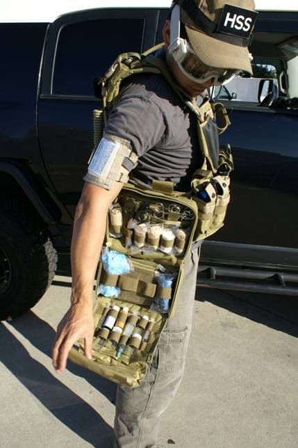 BAM! bag, smooth is fast. looks like your gear will fall out, might work just get your homie to safety, great mobile bag for mobile details Bug Out Bag List, Zombie Gear, Tactical Medic, Urban Edc, Combat Medic, Tac Gear, Combat Gear, Tactical Equipment, Zombie Survival