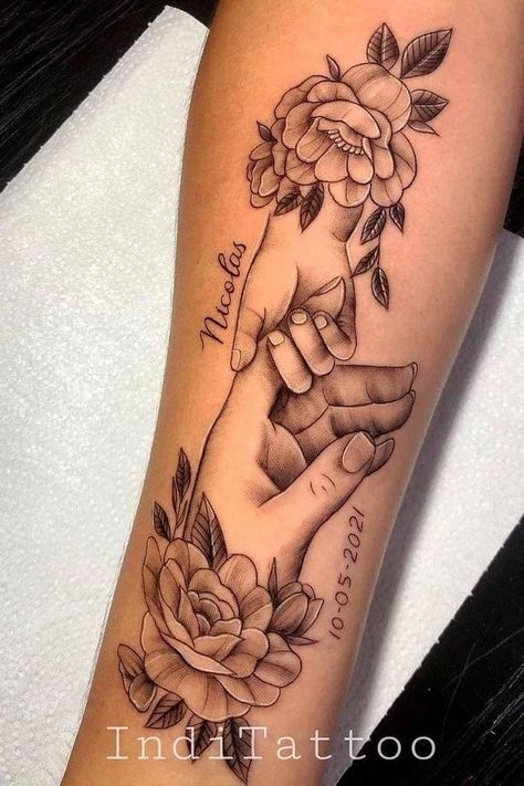 Mutterschaft Tattoos, Motherhood Tattoos, Baby Tattoo Designs, Mama Tattoo, Baby Tattoo, Hand Tattoos For Girls, Birthday Tattoo, Mom Tattoo Designs