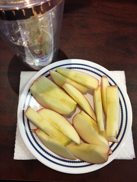 Red Gala Apple slices Sliced Apples, Gala Apples, Food Journal, Detox Juice, Apple Slices, Apples, Healthy Food, Vision Board, Healthy Recipes