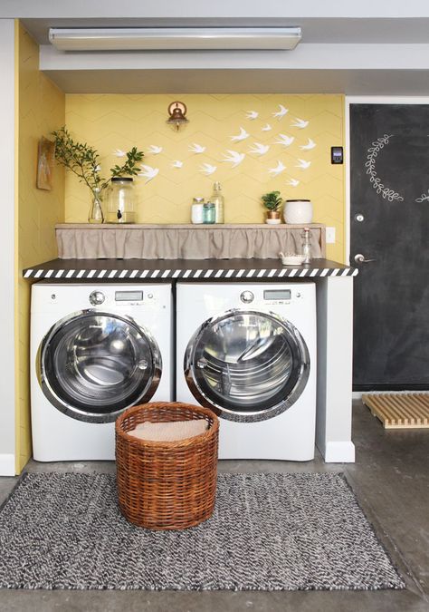 7 DIY ideas for a laundry nook in the garage - and 3 things I would not repeat Garage Laundry Rooms, Utility Room Designs, Laundry Nook, Produce Storage, Garage Laundry, Garage Remodel, Laundry Area, Garage Makeover, Laundry Room Storage