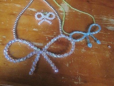 How To Make A Sweet Lolita/Bow Necklace. · How To Make A Beaded Necklace Bow Necklace Diy, Seed Bead Bow, Make A Beaded Necklace, Tie Necklace, Necklace Beads, Necklace Tutorial, Bead Ideas, Necklace Patterns, Bow Necklace