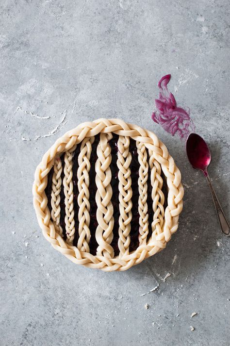 Braided Pie Crust Tutorial Braided Pie Crust, Pretty Pie Crust, Creative Pie Crust, Pie Crust Art, Creative Pies, Crust Designs, Pie Designs, Pie Crust Designs, Pie Decoration