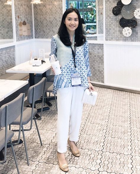 Batik Work Outfit, Batik Office Look, Ootd Office Work Hijab, Outfit Magang, Model Blouse Batik, Outfit Kantor, Batik Clothing, Batik Blouse, Office Casual Outfit