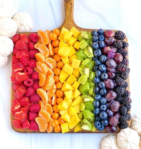 Rainbow Charcuterie, Food Boards, Rainbow Fruit, Charcuterie Inspiration, Rainbow Food, Kids Party Food, Holiday Planning, Fruit Platter, Charcuterie Boards