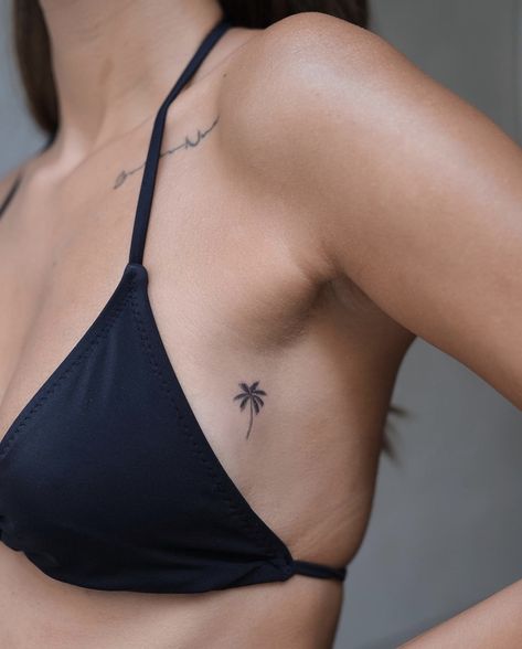 Date Palm Tattoo, Palm Tree Tattoo With Words, Small Tattoos Palm Tree, Date Palm Tree Tattoo, Minimal Palm Tree Tattoo, Palm Tree Fine Line Tattoo, Dainty Palm Tree Tattoo, Brazilian Tattoo, Palm Trees Tattoo