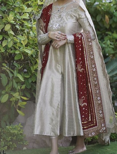 Nikha Dresses Pakistani, Nikkah Dresses For Bride, Party Wears, Red Bridal Dress, Desi Wedding Dresses, Nikkah Dress, Sisters Wedding, Asian Bridal Dresses, Latest Bridal Dresses