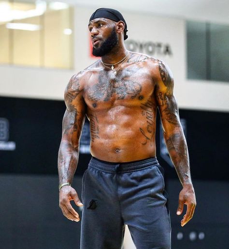 Lebron James Lebron James Body, Lebron James Tattoos, Lebron James Jr, Nba Basket, Lebron James Wallpapers, Women Long Sleeve Jumpsuit, King Lebron James, Lebron James Lakers, King Lebron