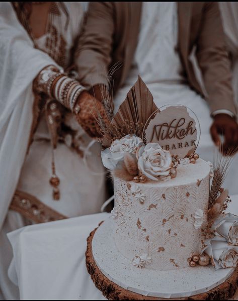 Nikkah Cake Ideas Simple Elegant, Nikkah Cake Ideas, Nikkah Cake, Nikkah Mubarak, Cake Ideas Simple, Wedding Hijab Styles, Bento Cakes, Desi Vibes, Wedding Hijab