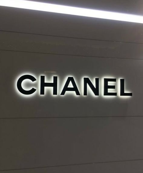 Expensive Makeup Brands, Expensive Girl, Chanel Sign, White Aesthetic Photography, Chanel Poster, Custom Wall Decor, Simple Iphone Wallpaper, Luxury Girl, Iphone Wallpaper App