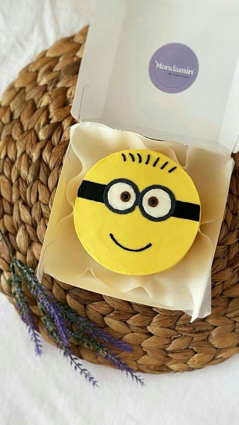 Minion Bento Cake, Bento Cake Boy, Bento Cake For Boys, Minion Cake Design, Birthday Candle Photography, Simple Birthday Cake Designs, Bakery Instagram, Cake Bento, Cake To Go