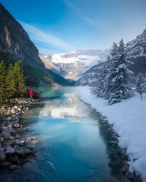 Summer ☀ vs Winter ❄  On which side would you rather stand? ~ A blend of two photos I've taken in Lake Louise. Goes without saying, this… Summer Vs Winter, Canada Landscape, Best Cruise Lines, Best Cruise, Conde Nast Traveler, Summer Landscape, Lake Louise, Napoleon Hill, Cool Countries