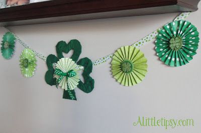 St Patrick Crafts - A Little Tipsy Shamrock Garland, St Patricks Crafts, Holiday Sewing, St Patrick's Day Decorations, Green Garland, Cool Winter, St Patrick's Day Crafts, Craft Display, St Pats