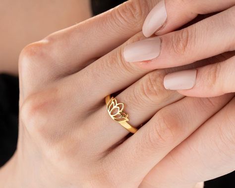 Flower Ring Design Gold, Gold Ring For Girls Unique, Lotus Ring Gold, Simple Gold Rings For Women, New Gold Ring Designs For Women, Girls Ring Design Gold, Silver Rings Designs For Women, Latest Ring Designs Gold For Women, Gold Ring Design For Women Latest Gold Ring Design For Women