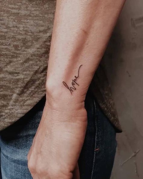 Hope Tattoo Fonts, Hope Lettering, Fonts Hand Lettering, Word English, Tattoo On The Wrist, Letters Tattoo, Hand Lettering Design, Hope Tattoo, Taurus Tattoos