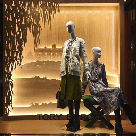 Intricate woodwork and cascading vines @toryburch #windowdisplay #visualmerchandising #visualmerchandiser #vmlife #toryburch #woodwork #vmdaily via @vm.london Autumn Window Display, Light Tunnel, Window Display Design, Shop Front Signage, Retail Windows, Store Windows, Shop Window Displays, Shop Window, Shop Display