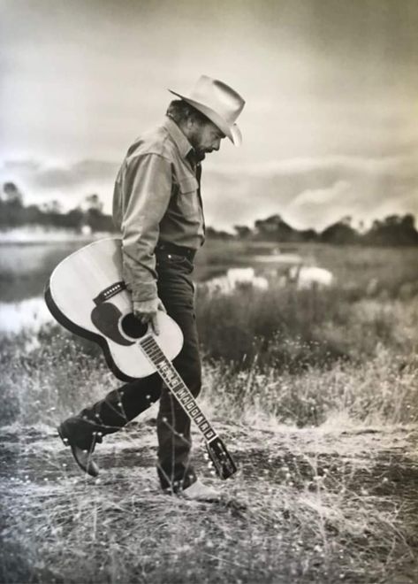 Merle Haggard Music Photoshoot, Mark Seliger, Italian Vogue, Musician Photography, Trendy Music, Amarillo Texas, Country Bands, Country Musicians, Outlaw Country