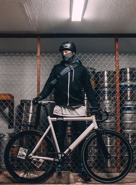 Urban Bike Style, Bike Courier, Bicycle Chic, Urban Bicycle, Bike Aesthetic, Bike Messenger, Urban Cycling, Speed Bicycle, Fixed Bike