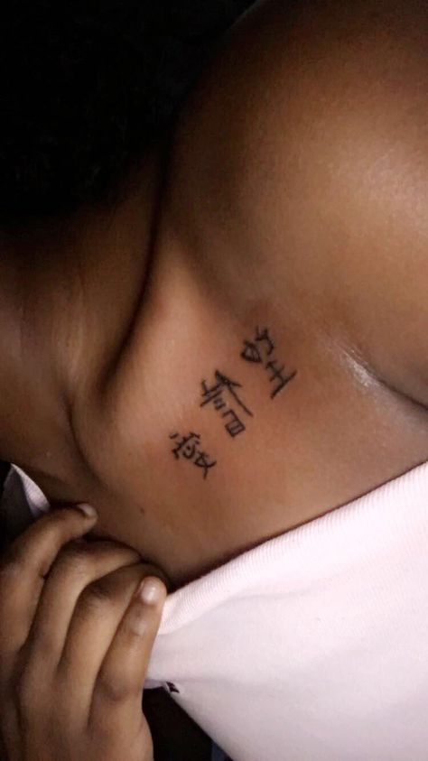 Hope, Faith, & Love Tattoo in Chinese letters Chinese Collar Bone Tattoo, Chinese Tattoos Black Women, Chinese Letter Tattoos Women, Baddie Collar Bone Tattoo, Chinese Letters Tattoos, Tattoo Y2k, Chinese Letter Tattoos, Japanese Tattoo Words, Girl Shoulder Tattoos