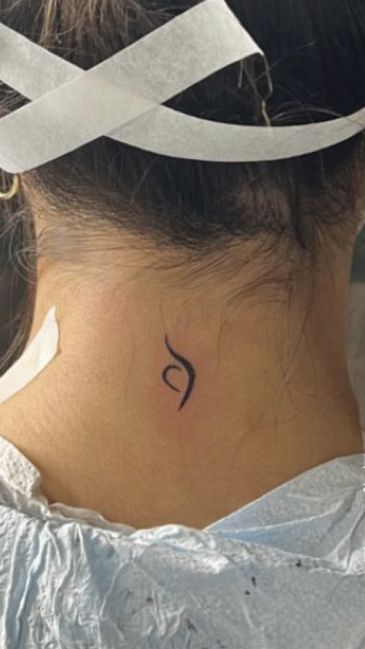 Linda Sun, Uv Ink Tattoos, Neda Symbol, Tatoo Inspiration, Minimal Tattoo Design, Symbol Tattoo, Petite Tattoos, Discreet Tattoos, Subtle Tattoos