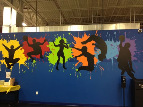 Mural for the gym at school?? do on a removable board? Variation of mural we did at the old middle school! Would this work now? معرض فني, Classe D'art, Collaborative Art Projects, School Murals, School Painting, Collaborative Art, High School Art, Mural Design, Salou