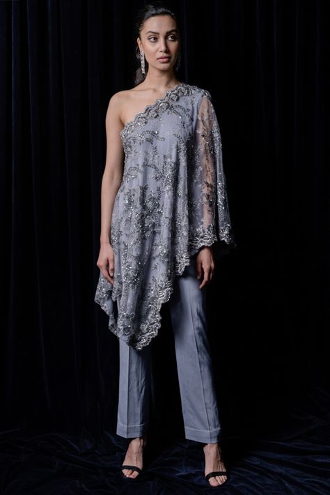 Cold Shoulder Suits Indian, One Shoulder Indian Dress, One Shoulder Kaftan Dress Indian, Off Shoulder Kaftan Dress, Indo Western Silhouettes, One Shoulder Suits Indian, One Shoulder Indian Outfits, One Shoulder Dress Indian, One Shoulder Kaftan Dress