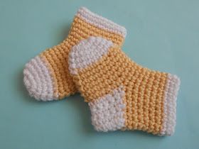 Crochet - Crosia Free Patttern with Video Tutorials: Baby Socks Baby Socks Crochet, Baby Socks Crochet Pattern, Baby Socks Design, Crochet Socks Tutorial, Socks Crochet Pattern, Crochet Baby Booties Free Pattern, Baby Socks Pattern, Headband Flowers, Crochet Baby Socks