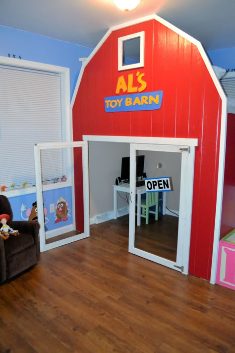 possible 3D play barn if modifications are made $500ish for materials Loft Playhouse, Playhouse Loft, Playhouse Loft Bed, Rustic Boys Room, Toy Story Bedroom, Toy Story Decorations, Toy Story Nursery, Toy Story Room, Toy Story Halloween