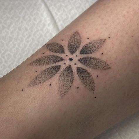 Small Dotwork Tattoo, Ornamental Dotwork, Dotwork Tattoo, Paw Tattoo, Ornamental Tattoo, Tattoo Inspo, Tattoo Idea, Compass Tattoo, Print Tattoos