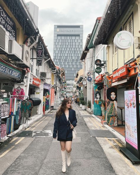 For today’s arte 📷 Singapore Instagram Photos, Haji Lane Singapore, Singapore Photos, 2025 Fashion, Singapore Malaysia, Inspo Pics, Photo Idea, Travel Inspo, For Today