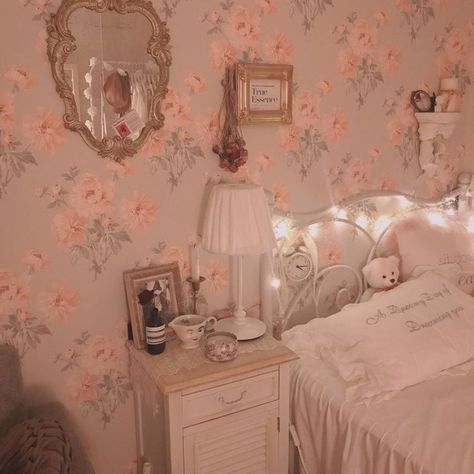 Inside A House, Coquette Room, Coquette Style, Pink Life, Pink Coquette, Pretty Room, Walls Room, Bedroom Vintage, Dream Room Inspiration