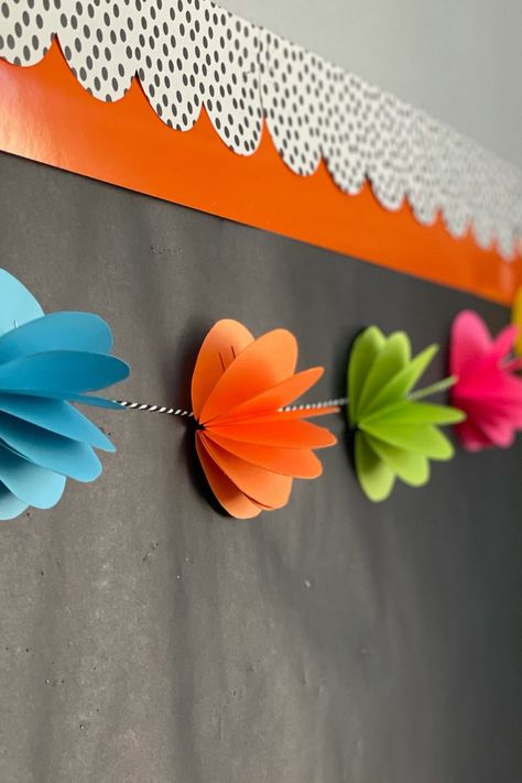 Classroom Ceiling Decorations, Diy Paper Garland, Origami Decorations, Paper Fan Decorations, Diy Classroom Decorations, Paper Party Decorations, Origami Decoration, Quilled Paper Art, Paper Fan