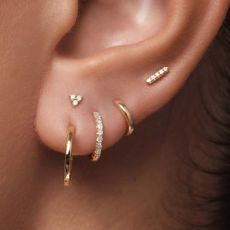 Ear Piercing Simple Ideas, Different Lobe Piercings, Single Ear Piercing Ideas, Tri Lobe Piercing, Ear Piercing Ideas Dainty, Bride Earrings Multiple Piercings, Ear Piercing Ideas Both Ears, Designed Ear Piercings, Stacked First Lobe Piercing