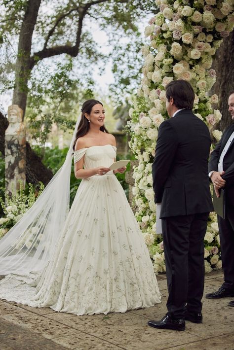 Vizcaya Museum And Gardens, Flower Wedding Dress, Short Bride, Vizcaya Museum, Plain Wedding Dress, Destination Wedding Italy, Reception Gown, Garden Wedding Dresses, Vogue Wedding