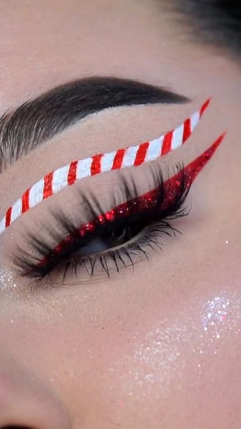 Holiday Makeup Looks Christmas, Holiday Eye Makeup, Christmas Makeup Tutorial, Thanksgiving Makeup, Seasonal Makeup, Xmas Makeup, Christmas Eyeshadow, Christmas Eye Makeup, Vampire Bride