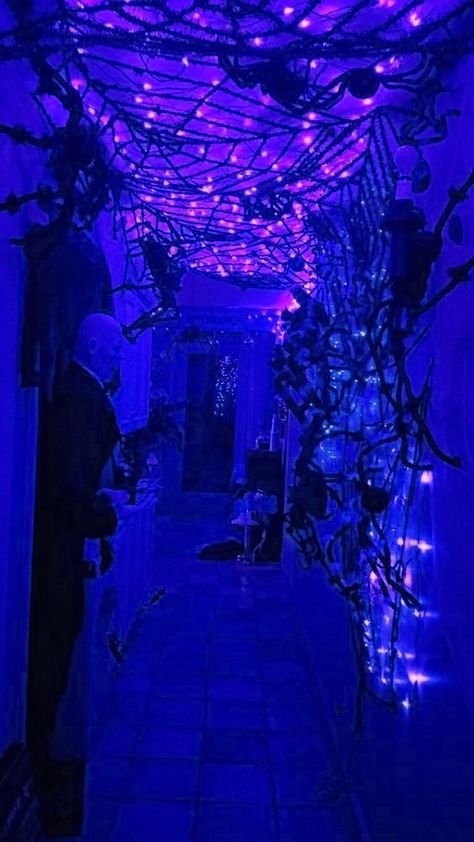 Halloween Party Entryway Decor, Glow In The Dark Floor Ideas, Halloween Dj Booth, Haunted Homecoming, Haunted House Party Ideas, Haunted Disco Party, Kid Friendly Haunted House Ideas, Halloween Tunnel, School Haunted House Ideas