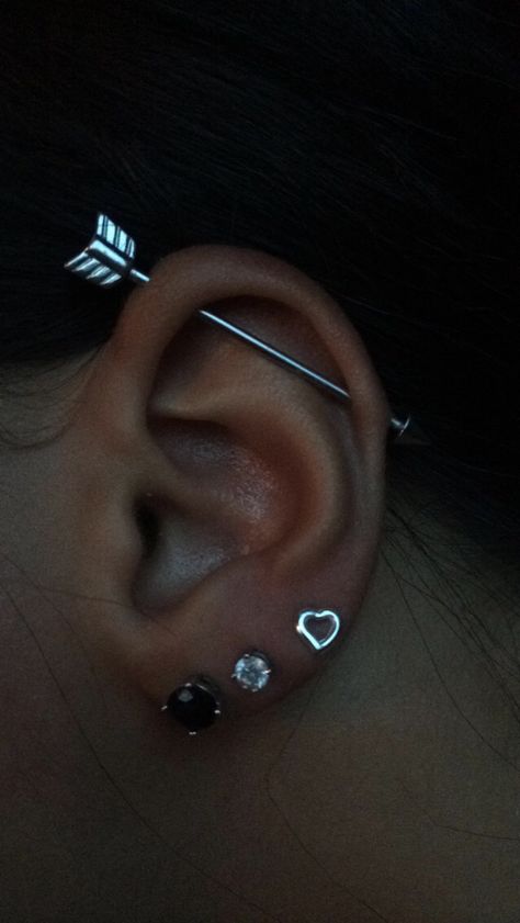 Cute combo #piercings #ear # industrialbar #triplelobe #heart #arrow #cute #girly Arrow Piercing Ears, Ear Piercing Full Ear, Ear Piercings Arrow, Arrow Ear Piercing, Piercing Combos, Alt Piercings, Earing Inspiration, Bar Ear Piercing, Full Ear Piercings