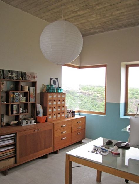 Corner Window, Studio Organization, Creative Workspace, Writing Space, A Living Room, Studio Space, Home Studio, 인테리어 디자인, Creative Space