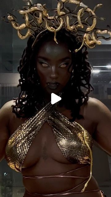 Saida Karamo 🇧🇸 on Instagram: "Approach if you dare 🐍

#medusa #halloween #locs #loccurls #juviasplace #mocoqueen #cosplay" Locs Halloween Costume, Medusa With Locs, Medusa Costume Black Women, Halloween Costumes With Locs, Halloween Costumes Ideas 2024, Fantasia Medusa Halloween, Red Hair Costume Ideas Halloween, Medusa Hairstyle, Medusa Makeup Ideas