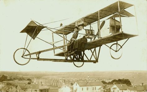 Wonderful flying machine Aeroplane Flying, Struck By Lightning, Flying Machine, Altered Photo, Airplane Art, Aircraft Photos, Mode Of Transport, Aviation History, Vintage Aircraft