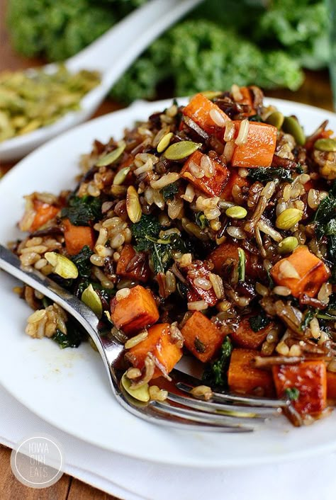 veggie side dish Sauted Onion, Sweet Potato And Kale, Salad Kale, Sweet Potato Kale, Lunch Bowl, Wild Rice, Veggie Dishes, Vegan Eating, Vegan Dinners