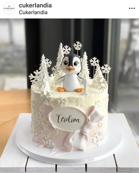 Winter Onederland First Birthday Decorations, Snow Cake Winter, Winter Cakes Birthday, Winter Cake Designs, Winter Onederland Birthday Cake, Winter Birthday Cake, Christmas Baby Birthday, Winter Onederland Cake, Barnyard Cake