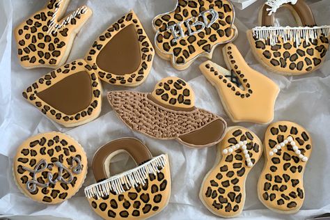 Beach theme. Cheetah Print Cookies, Cheetah Cookies, Leopard Print Cookies, Leopard Birthday Cookies, Cheetah Birthday Cookies Decorated, Beach Themes, Sugar Cookies, Sugar Cookie