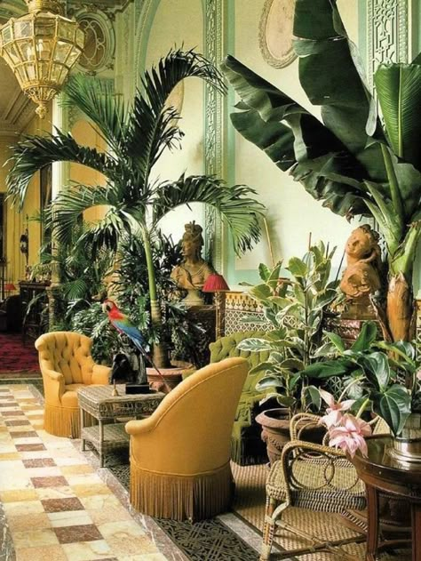 Mary Gilliatt, Tropical Interiors, British Colonial Decor, British Colonial Style, Colonial Decor, Patio Interior, Tropical Houses, Green Rooms, World Of Interiors