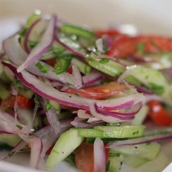 Peruvian Pickled Onions (Salsa Criolla) Recipe | Allrecipes Peruvian Dishes, Peruvian Cuisine, Peruvian Food, Homemade Pickles, Peruvian Recipes, Pickled Veggies, Pickled Vegetables, Pickled Red Onions, Onion Recipes