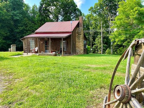 West Virginia Farmhouse, Old Pond Place House Plan, Old Virginia Homes, Rural Virginia, Danville Virginia, Country Scenery, Log Cabins For Sale, Older Homes, Buy Land