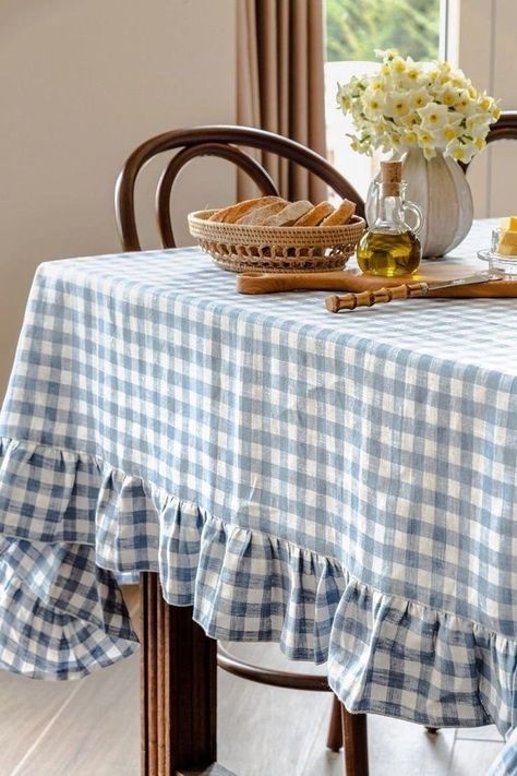 Gingham Tablecloth, Casa Country, Casa Vintage, Budget Friendly Decor, Cottage Interiors, Room Table, Cottage Decor, House Inspiration, My Dream Home