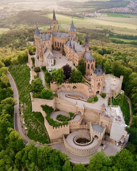 Hohenzollern Castle, Castle Germany, Castle Mansion, Castle Aesthetic, Germany Castles, Manor Houses, Castle House, Chateau France, Fairytale Castle