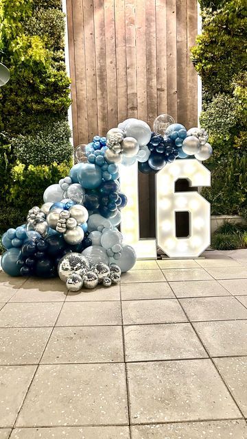 Sulma Pineda on Instagram: "Give me all the blues ! This color combo , the bubble balloons , the disco balls ! Yes......!!Thank you to our dear client for trusting us in bringing her vision together. Thank you @hartandmainevents for having us again ! One our favorite venues ♥️#sweetsixteen #sweet16 #sixteencandles #birthdaygirl #ballloongarland #marqueenumbers #balloonarch #birthdaygirl #birthdayballoons" Sweet 16 Balloon Decorations Blue, Teal And White Party Ideas, Sweet Sixteen Light Blue Theme, Light Blue And Silver Sweet 16, 18th Birthday Party Color Schemes, White And Blue Theme Party, Sweet Sixteen Party Color Schemes, Sweet Sixteen Blue Theme, Sweet 16 Color Schemes Blue