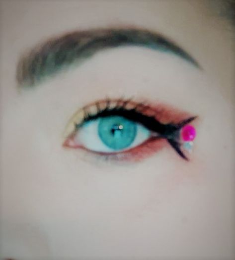 Wave Eye Makeup, Shark Inspired Makeup, Shark Eye Makeup, Fish Eye Makeup, Fish Eyeliner, Mermaid Eyeliner, Shark Makeup, Alt Makeup Looks, Fish Makeup